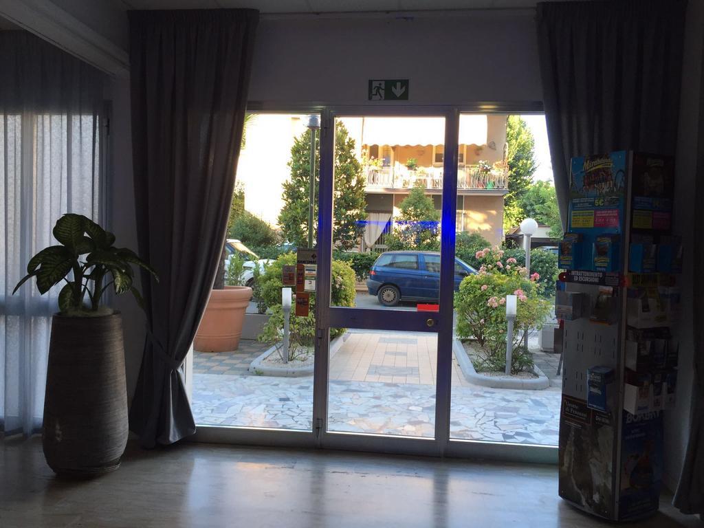 Hotel Ancora Cesenatico Esterno foto