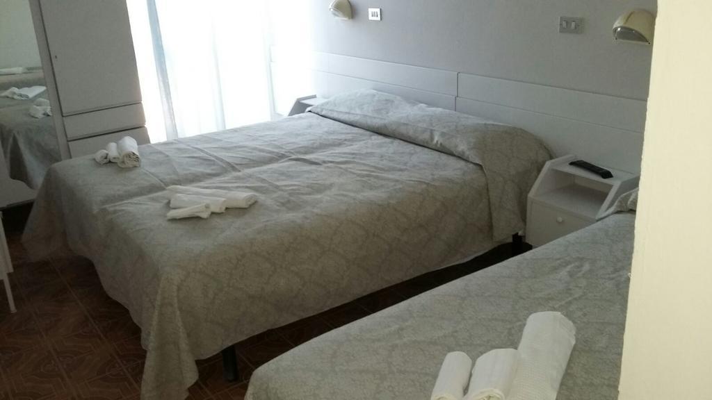 Hotel Ancora Cesenatico Esterno foto