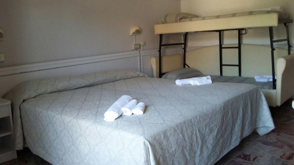 Hotel Ancora Cesenatico Esterno foto